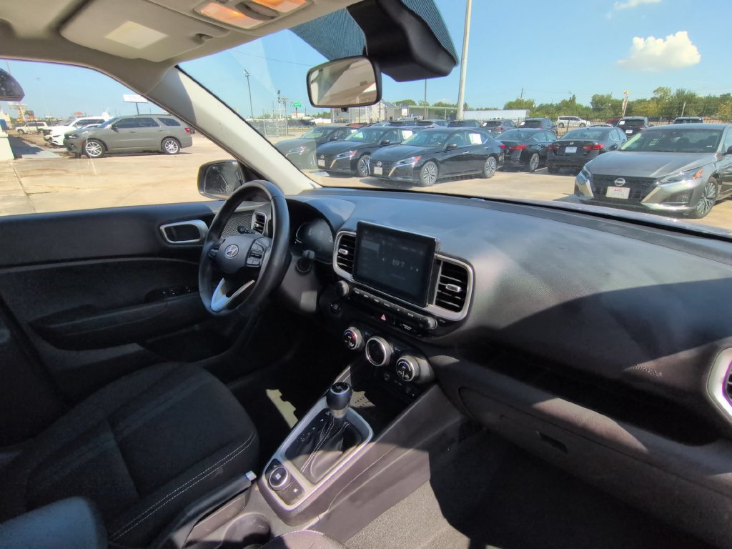 Used 2026 Hyundai Venue SEL FWD image 31
