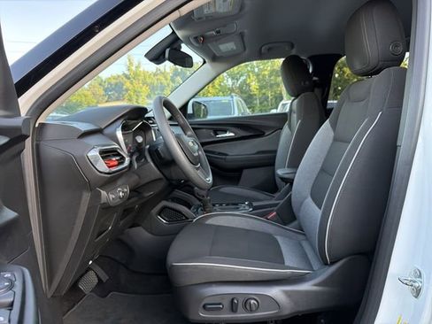 Used 2023 Chevrolet TrailBlazer LT FWD image 11