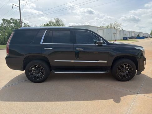 Used 2020 Cadillac Escalade Luxury AWD/4WD image 5