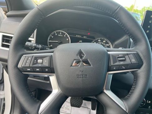 New 2026 Mitsubishi Outlander LE FWD image 23