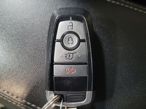 Used 2022 Ford Escape SE w/ SE Sport Appearance Package FWD image 32