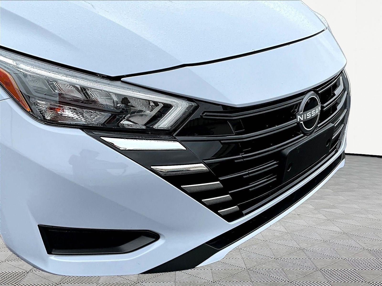 Used 2025 Nissan Versa SV FWD image 32