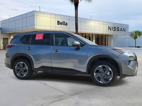 Used 2025 Nissan Rogue SV FWD image 8