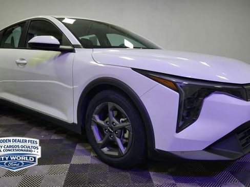 Used 2025 Kia K4 FWD image 2