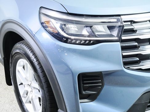 Used 2025 Ford Explorer Active AWD/4WD image 16