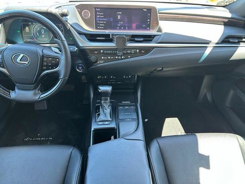 Used 2019 Lexus ES 300h w/ Premium Package FWD image 11