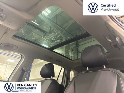 Certified 2024 Volkswagen Tiguan SE w/ Panoramic Sunroof Package AWD/4WD image 24