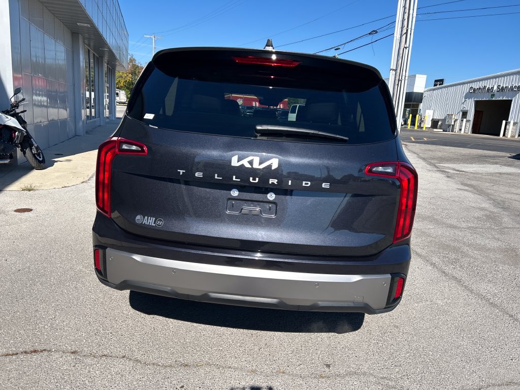 Used 2025 Kia Telluride LX FWD image 6