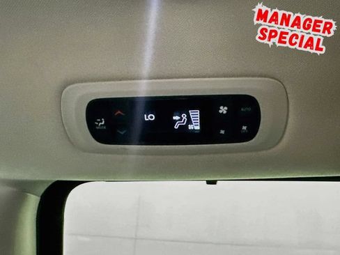 Used 2023 Chrysler Pacifica Touring-L FWD image 24