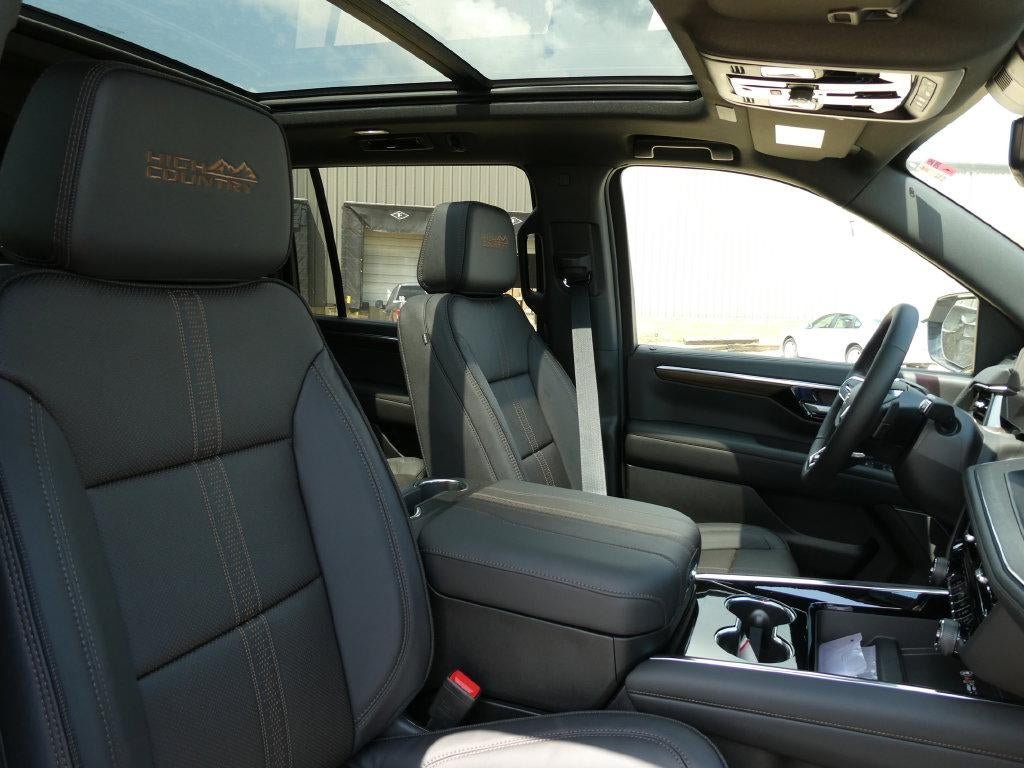 New 2026 Chevrolet Suburban High Country w/ Sun And Tow Package AWD/4WD image 10