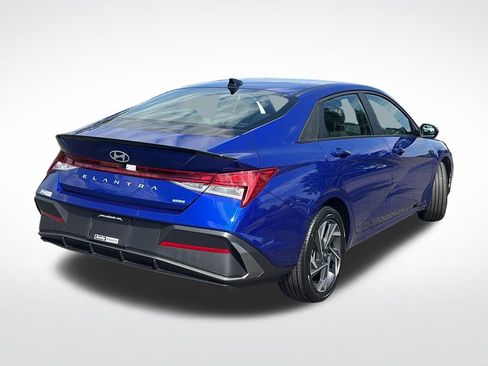 Used 2025 Hyundai Elantra SEL FWD image 7
