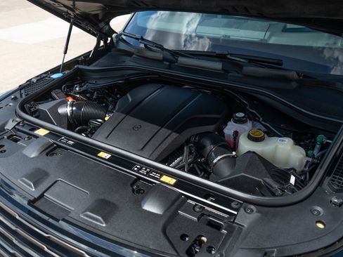 Used 2025 Land Rover Range Rover SV image 44