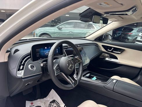 Used 2024 Mercedes-Benz E 350 4MATIC Sedan image 12
