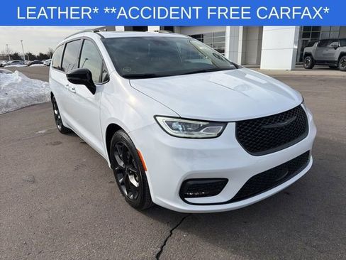 Used 2025 Chrysler Pacifica Limited FWD image 18