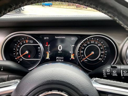 Used 2018 Jeep Wrangler Unlimited Sahara AWD/4WD image 19