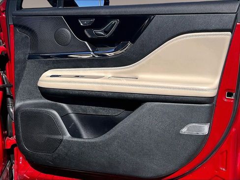 Used 2025 Lincoln Corsair FWD image 19