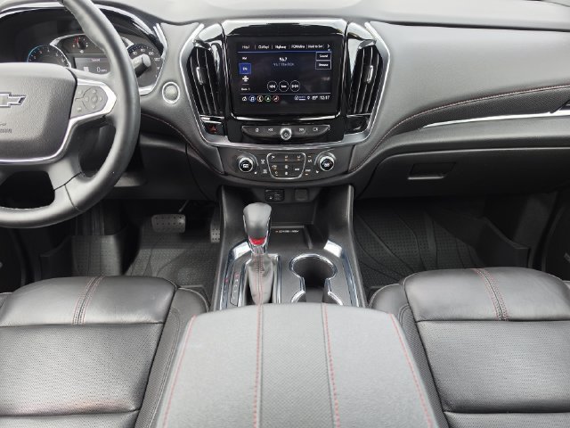 Used 2023 Chevrolet Traverse RS FWD image 18