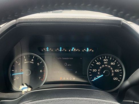 Used 2018 Ford F150 XLT w/ Equipment Group 302A Luxury AWD/4WD image 4