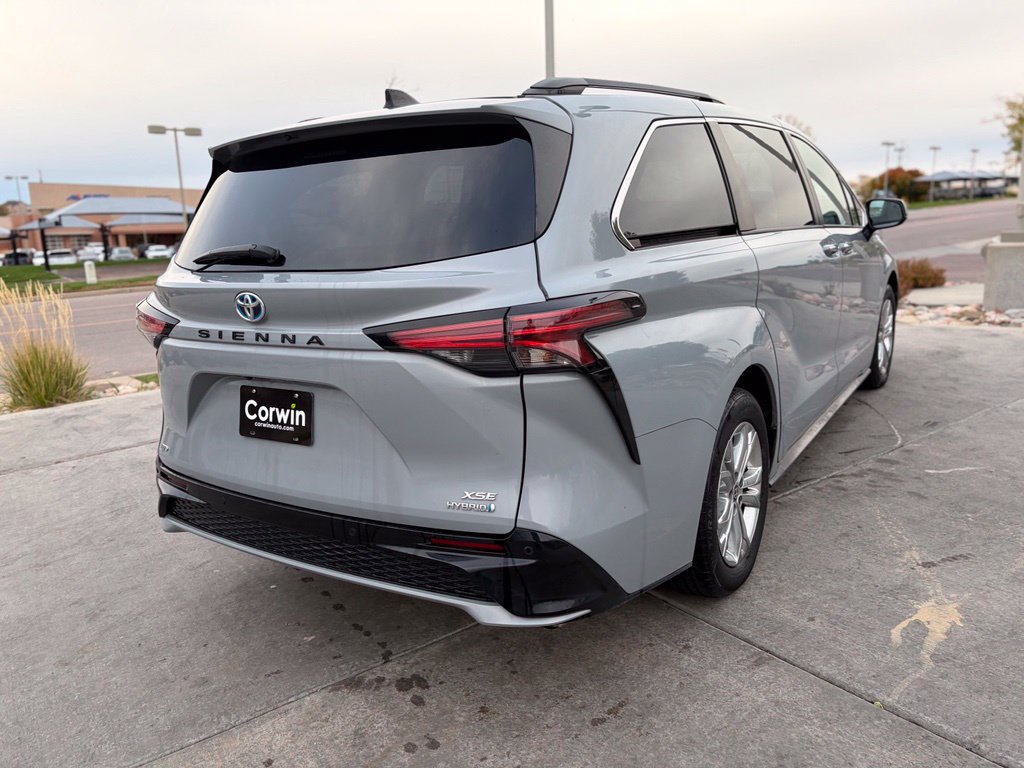 Used 2023 Toyota Sienna XSE w/ XSE Plus Package AWD/4WD image 5