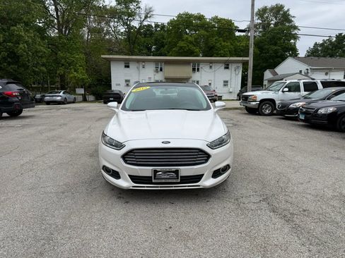 Used 2015 Ford Fusion SE FWD image 2
