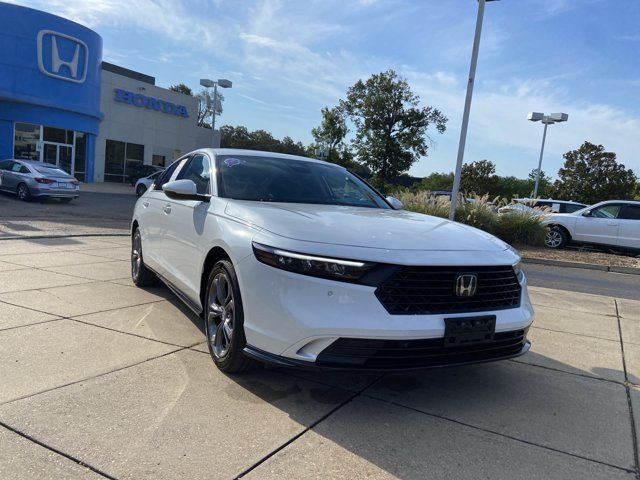 Used 2025 Honda Accord EX-L image 2