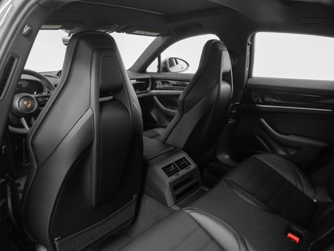 Certified 2025 Porsche Panamera 4 image 39