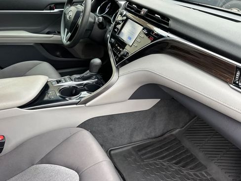 Used 2018 Toyota Camry LE image 15