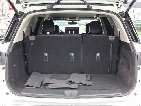 Certified 2023 Nissan Pathfinder SL w/ Black Appearance Package image 32