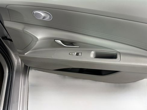 Used 2024 Hyundai Elantra SEL image 31