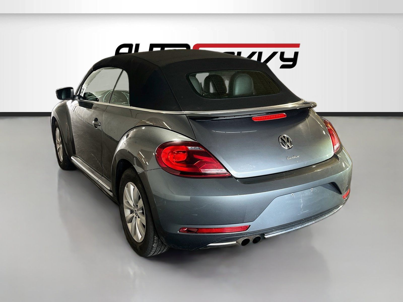 Used 2018 Volkswagen Beetle 2.0T S FWD image 5