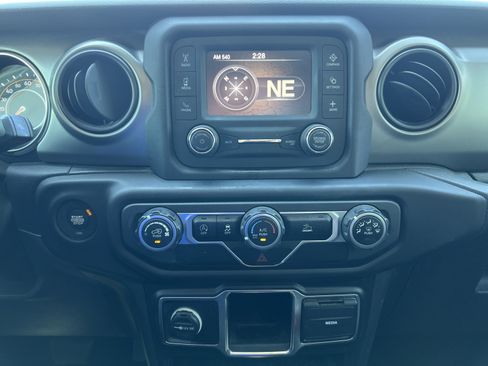 Used 2021 Jeep Gladiator Sport AWD/4WD image 26