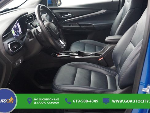 Used 2022 Chevrolet Bolt EUV Premier w/ Sun & Sound Package FWD image 9