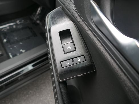 Used 2023 Nissan Rogue SV FWD image 25