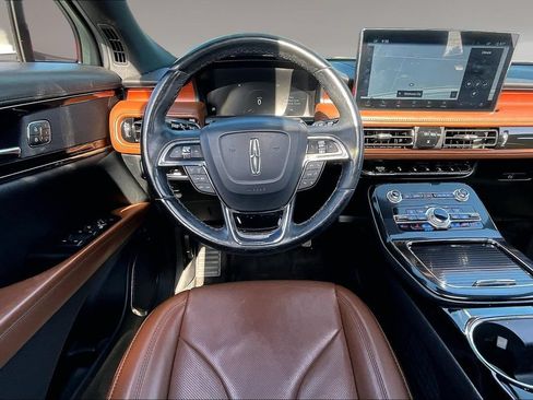 Used 2022 Lincoln Nautilus Reserve AWD/4WD image 5