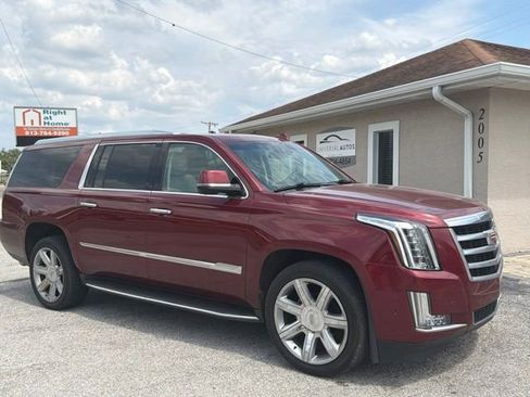 Used 2018 Cadillac Escalade ESV Luxury RWD image 3