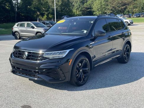 Certified 2024 Volkswagen Tiguan SE R-Line FWD image 4
