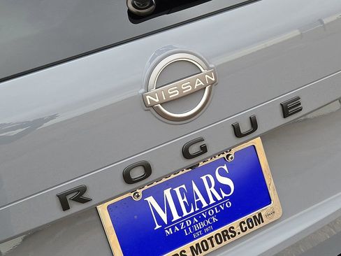 Used 2023 Nissan Rogue SV w/ SV Premium B Package image 11