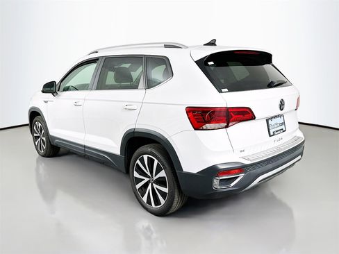 Used 2023 Volkswagen Taos SE image 5