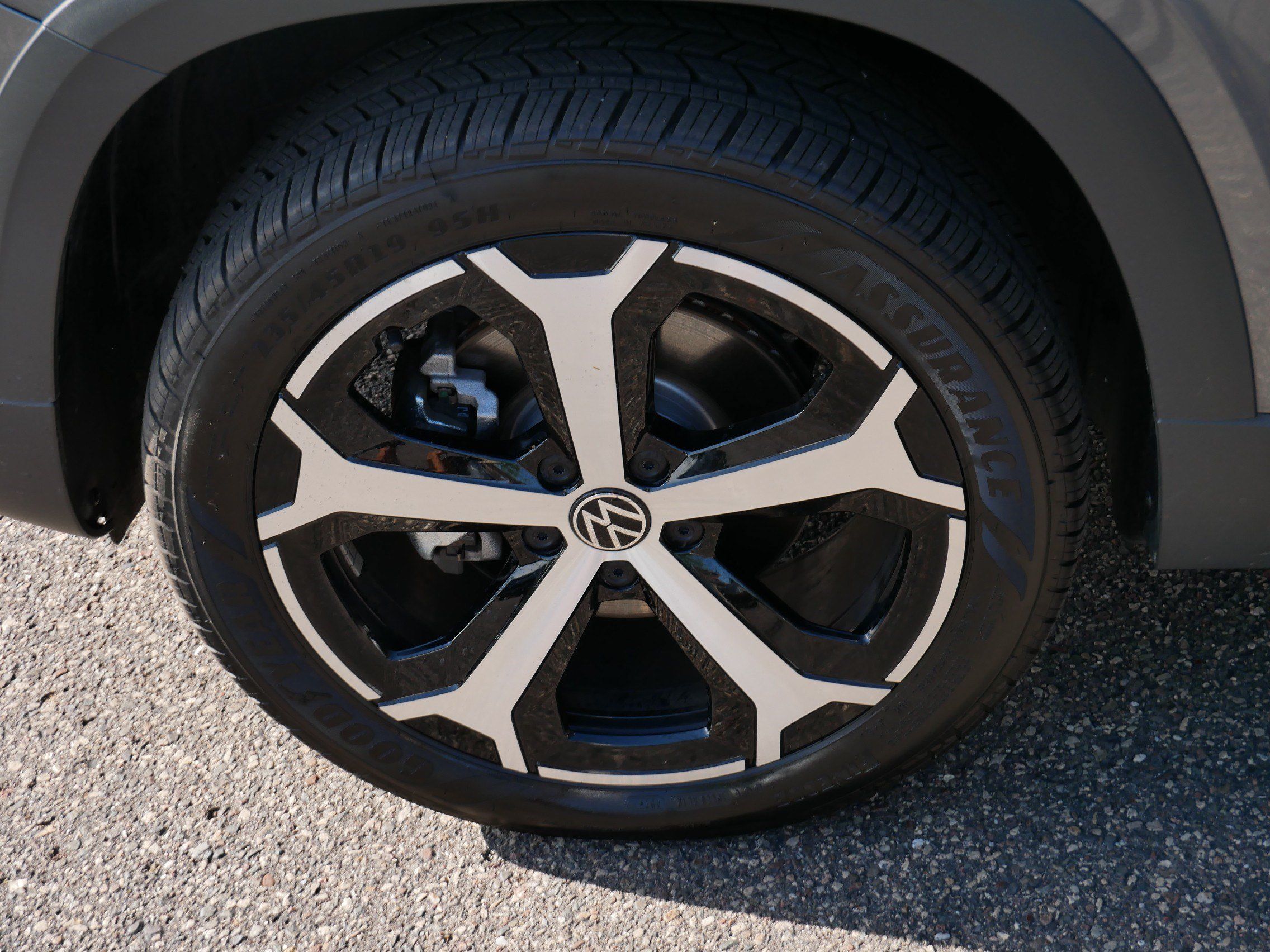 Certified 2025 Volkswagen Taos SEL AWD/4WD image 16