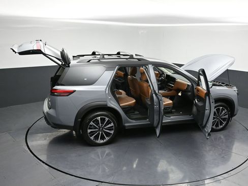 New 2026 Nissan Pathfinder Platinum image 33