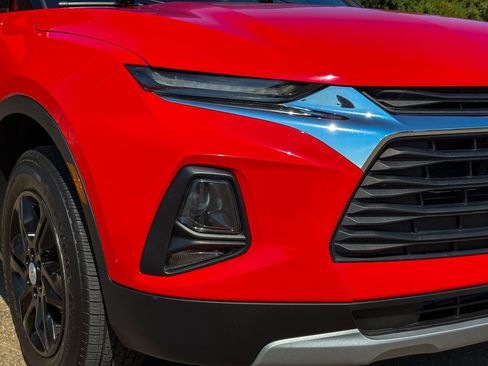 Used 2021 Chevrolet Blazer LT FWD image 3