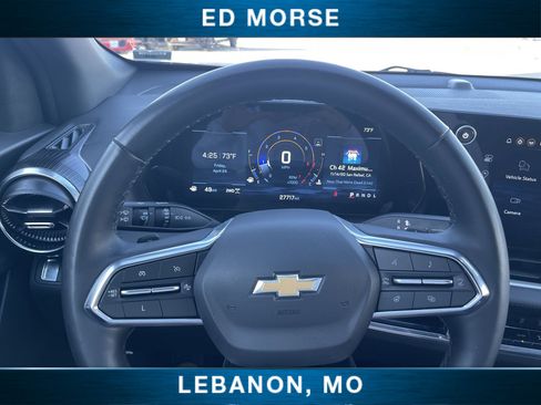 Used 2025 Chevrolet Equinox LT AWD/4WD image 12
