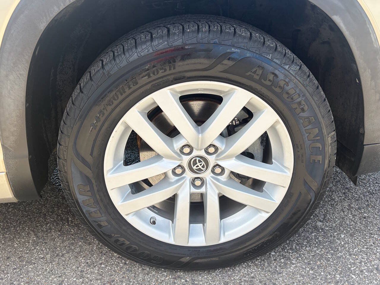 Used 2016 Toyota Highlander LE FWD image 9