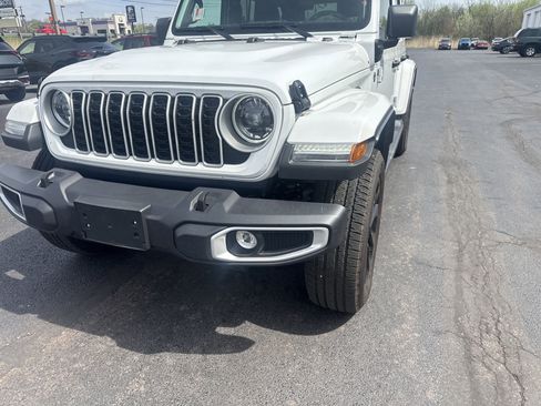 Used 2025 Jeep Wrangler Unlimited Sahara image 10