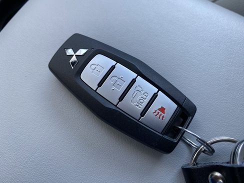 Used 2024 Mitsubishi Outlander 4WD Plug-In Hybrid image 39