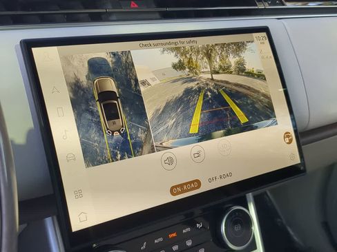 Certified 2023 Land Rover Range Rover SE image 30