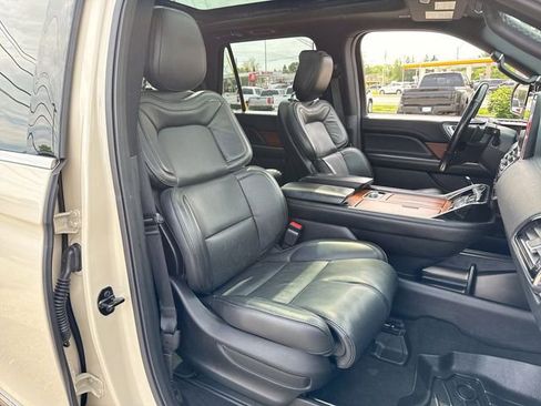 Used 2018 Lincoln Navigator Select AWD/4WD image 26