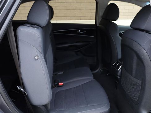 Used 2019 Kia Sorento FWD image 24