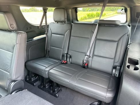 Used 2024 Chevrolet Suburban LT RWD image 24