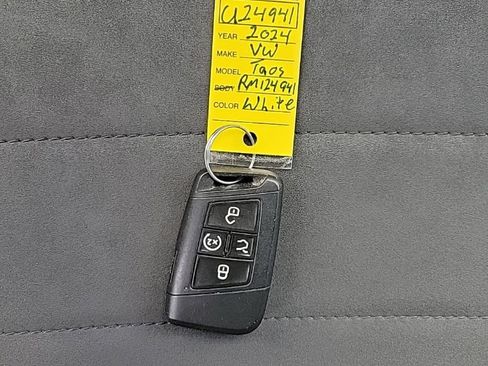 Certified 2024 Volkswagen Taos SE AWD/4WD image 36
